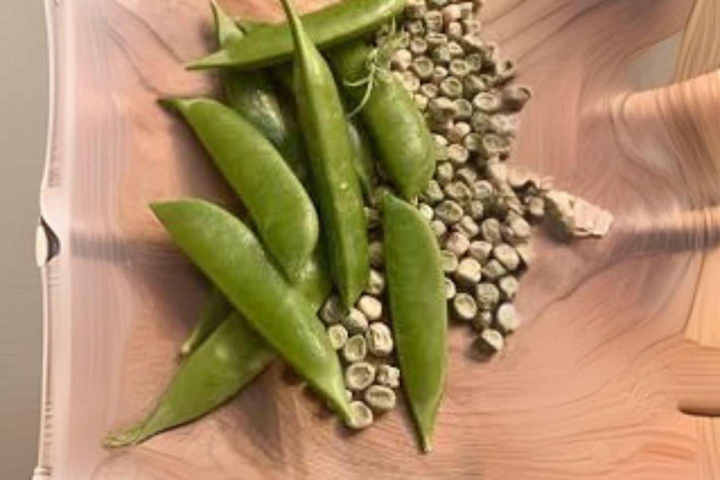 Sugar Snap Pea Seeds: Sweet, Crisp Edible Pods - 30 Seeds